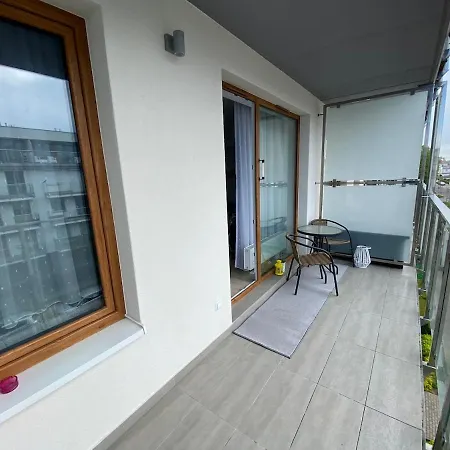 شقة Cozy With Garage Not Far From The كولوبرزيغ